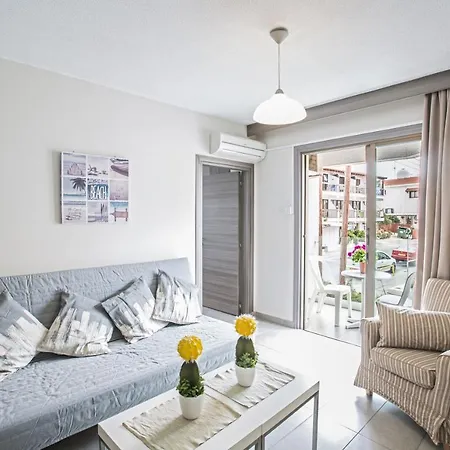 So8 Apartament Ajia Napa