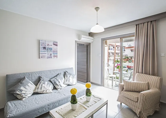 So8 Apartament Ajia Napa